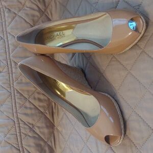 Michael Kors Keegan Peep Toe Wedge color Tan size 6 1/2